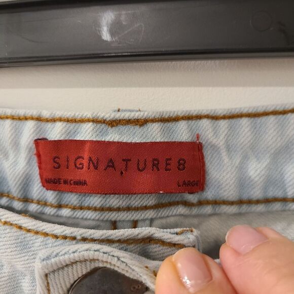 Signature 8 High-Rise Distressed White Denim Shorts Size Large - Picture 4 of 12